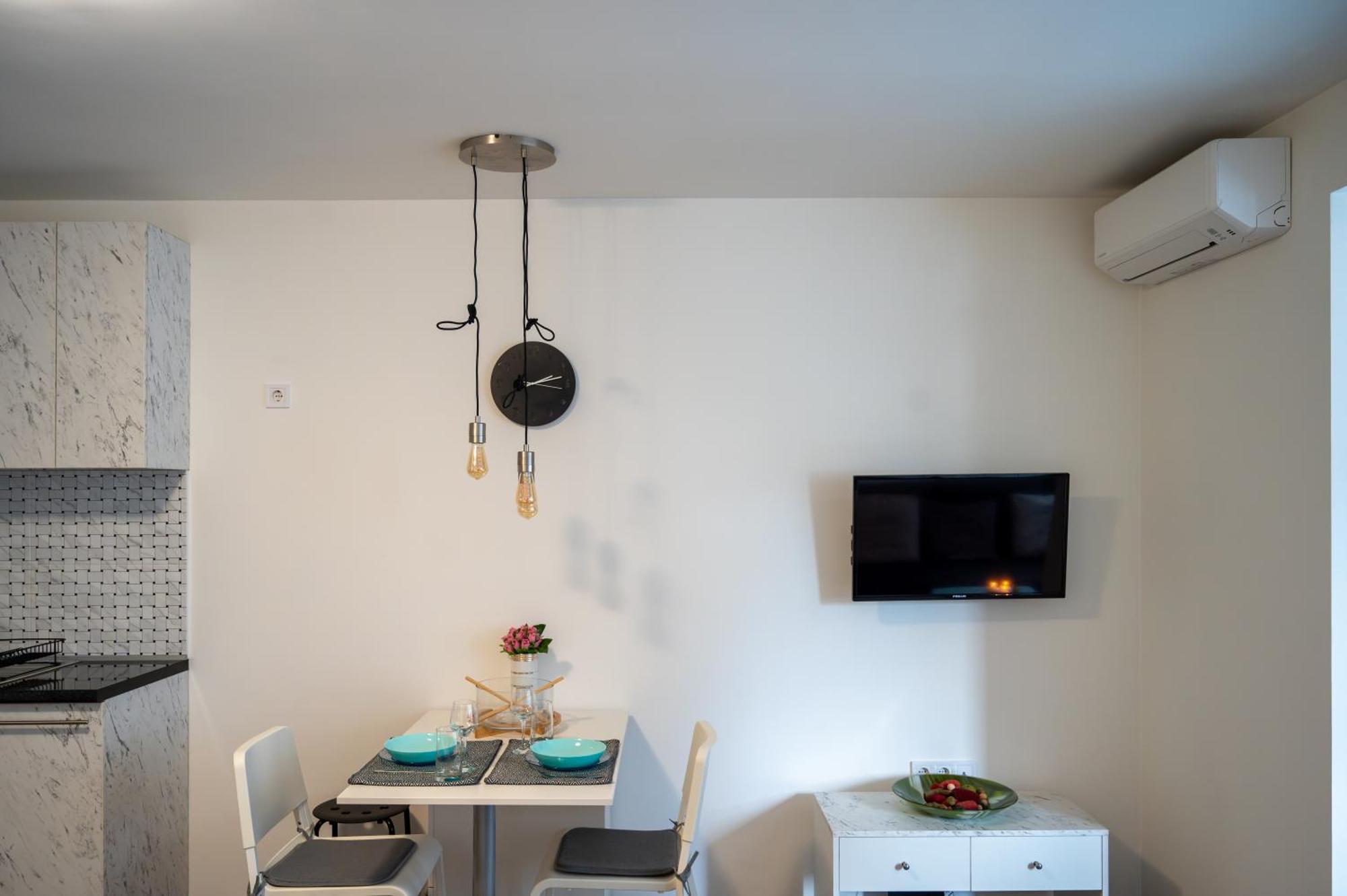 Bright Studio In The City Center Sofya Dış mekan fotoğraf